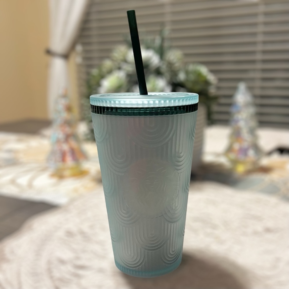 Starbucks Tumbler With Straw Green 16 oz NWT Holiday Collection